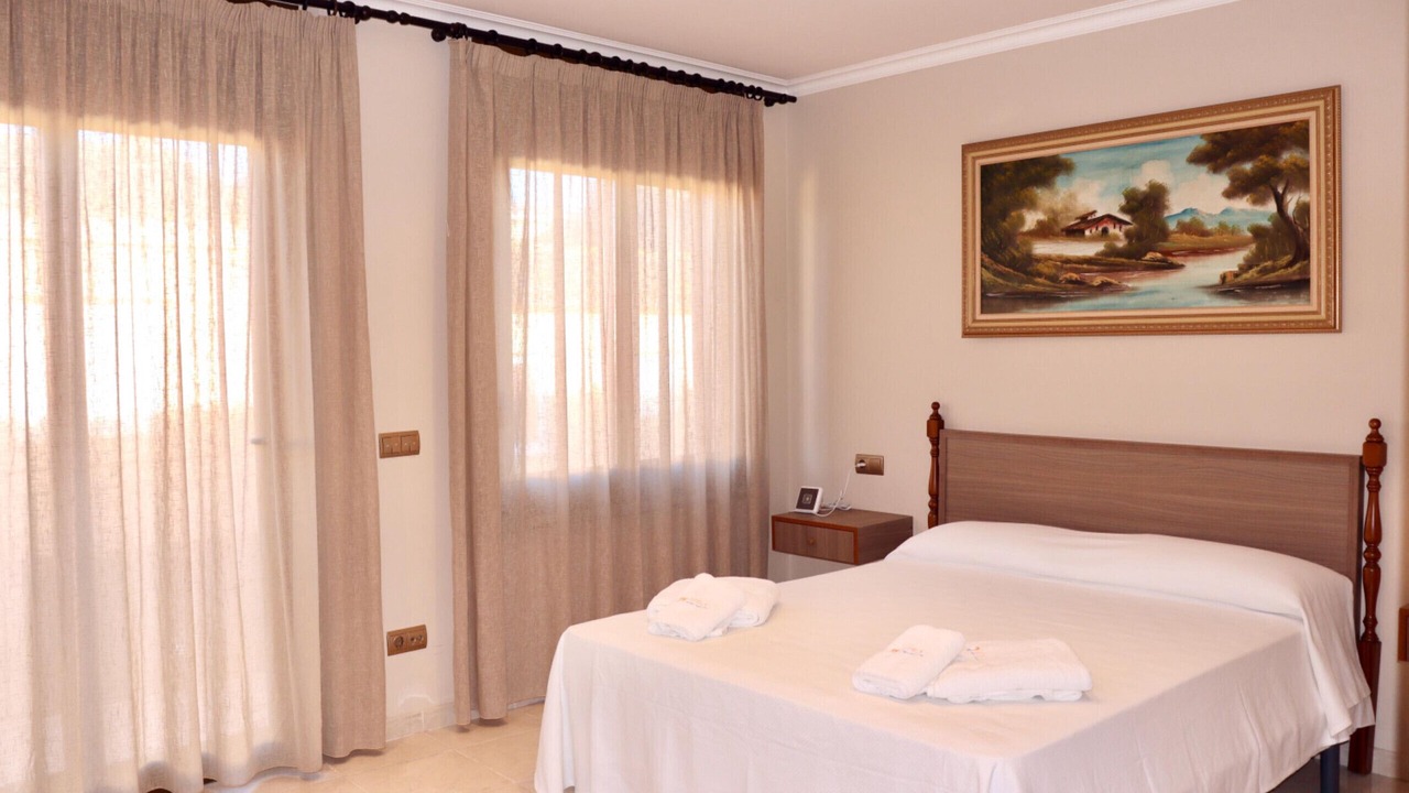 Photo of Bedroom in Pals