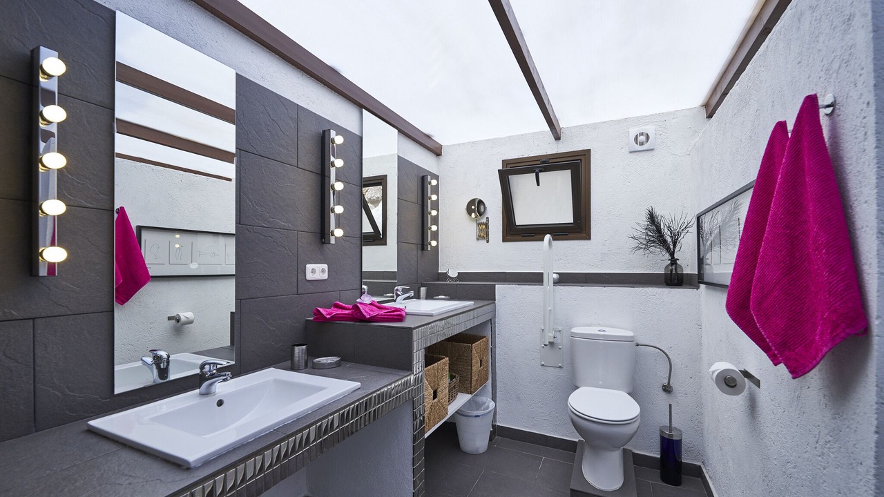 Photo of Bathroom in Chio