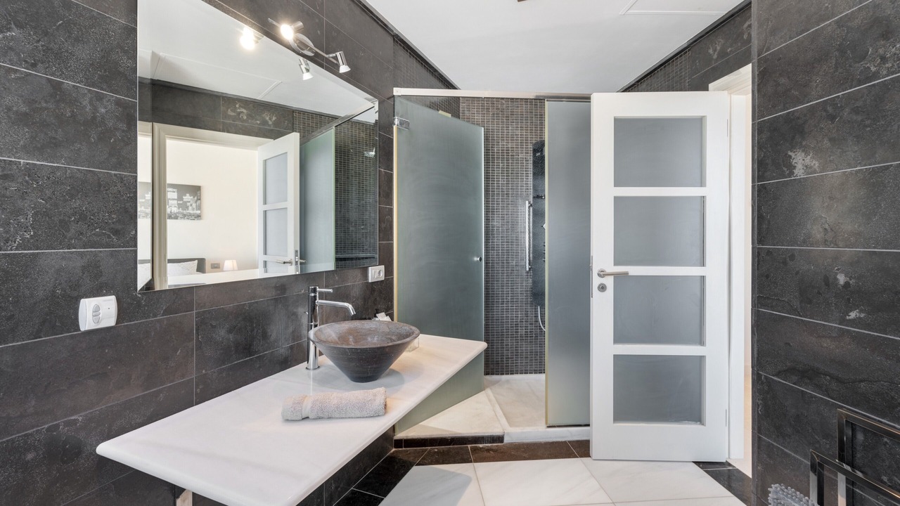 Photo of Bathroom in Caldera