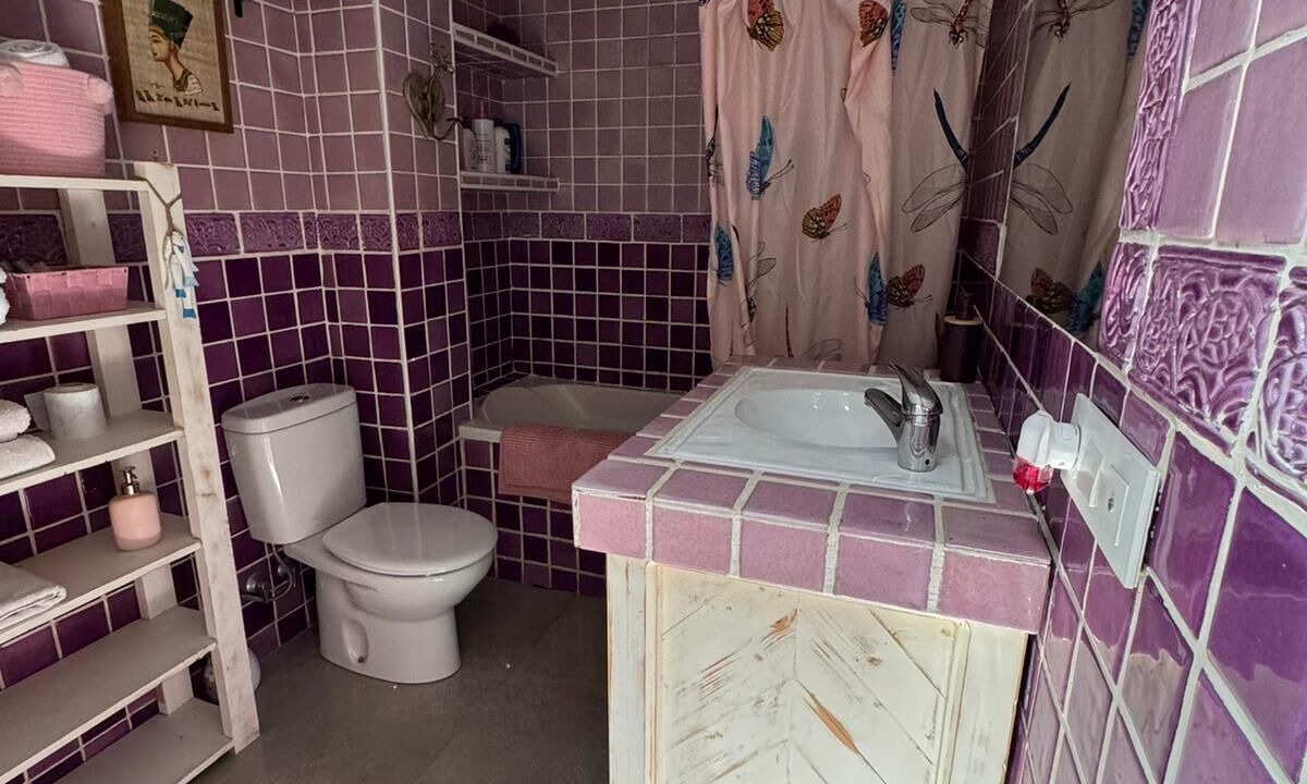 Photo of Bathroom in La Linea de la Concepcion