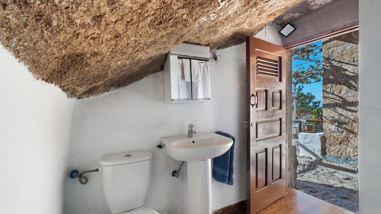 Photo of Bathroom in Fasnia
