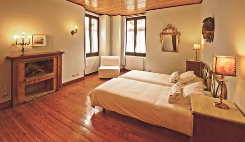 Deluxe Double Room (with an Extra Bed)