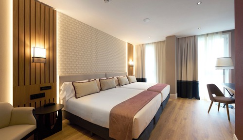 Deluxe Room (Superior, 2 adults & 2 children)