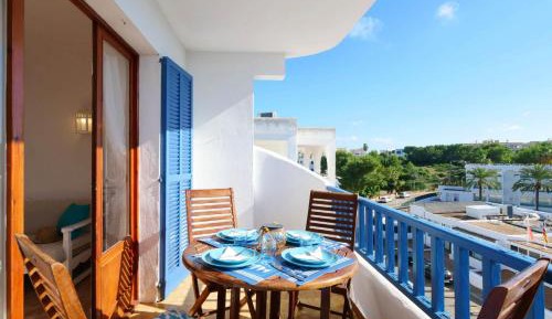 Two-Bedroom Deluxe Apartment with Balcony