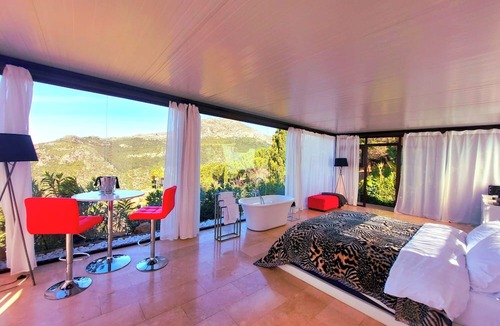 Casares Cabin | DDG Retreat