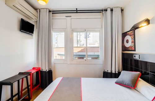 Sant Adria de Besos Hostel | Hostal Athenas