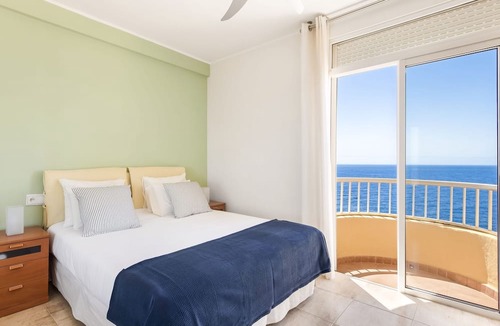 Radazul Apartment | Beachfront triplex with parking