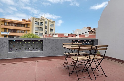 Los Gomez Apartment | Vacation Apartment 'La Casita Verde' with Shared Terrace and Wi-Fi