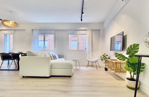 Embajadores Apartment | Charming Latina Village - Two-bedroom apartment