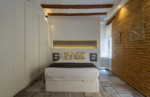 La Seu Apartment | CENTER-MODERN 1BR, 2BA-TERRACE, WI-FI, A/C
