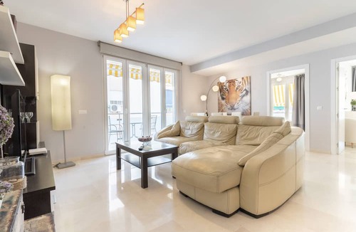 Fuengirola City Centre Apartment | Sur Suites Castillo