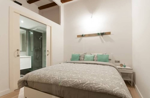 Gothic Quarter Apartment | Unpack your bags, take a deep salty breath, inhale the sea in, and wonder at the magic of Barcelona