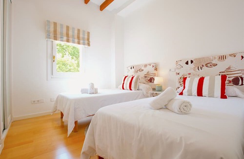 La Llotja-Born Apartment | Sunny Apartment in Palma Old Town with a 15M2 Terrace, Balcony, Wifi, AC, Bright