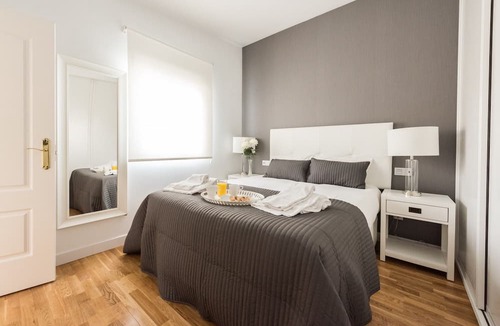 Embajadores Apartment | Latina Suite