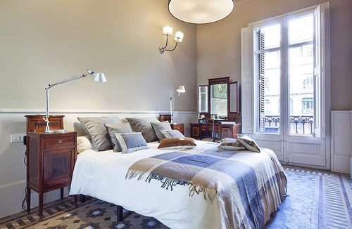 Eixample Apartment | My Space Barcelona Near La Pedrera, 2 apartments for up to 14 pax
