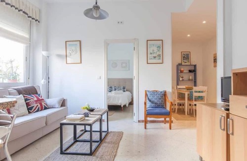 Alfalfa Apartment | Chic & bright - Wifi/AC - Elegant apt. in El Salvador 1 BR!