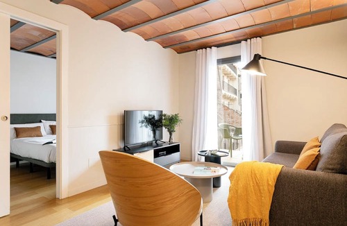 El Raval Apartment | Building with lift by Ramblas! Unbeatable location!