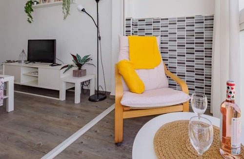 Carretera de Cadiz Apartment | Cubo's Mendoza Seaview Malaga Apartment/Beachfront/Urban/Free Wi-Fi