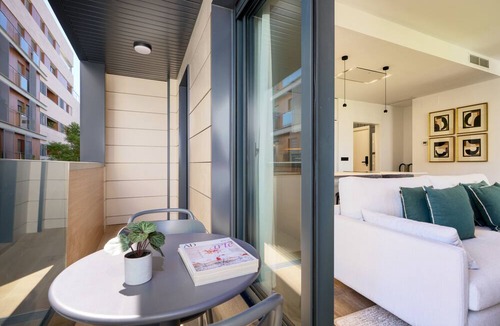 La Buhaira Apartment | Modern, bright with terrace and free parking