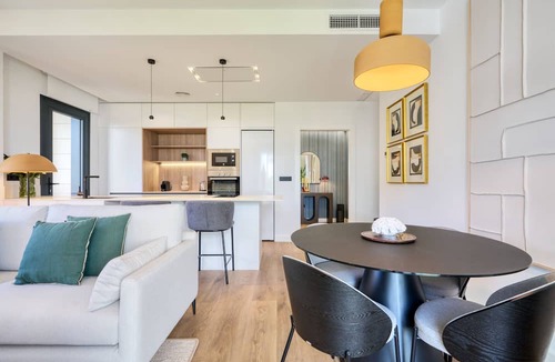 La Buhaira Apartment | Modern, bright with terrace and free parking