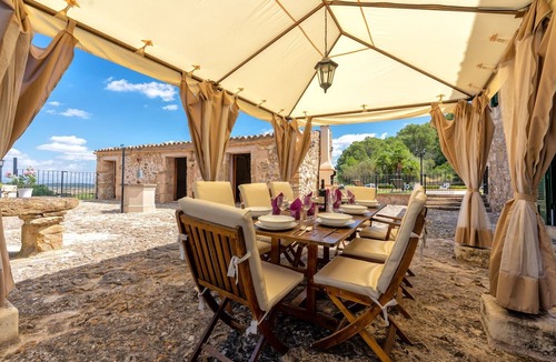 Sant Joan House | Holiday Home 'Finca Son Roig' with Mountain Views, Wi-Fi and Air Conditioning