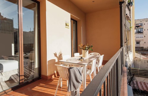 Sant Antoni Apartment | Aspasios Market Balconies