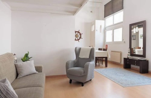 El Poble-sec Apartment | ¡Hola! :) ¿cómo estás? Ideal Acomodis Duplex apartment, 15 min from Las Ramblas!