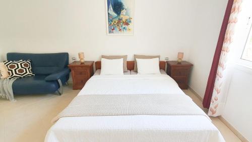 Los Cristianos Villa | Grand Villa Blue Horizon in Los Cristianos, Ocean-Facing, Private Garden and Parking