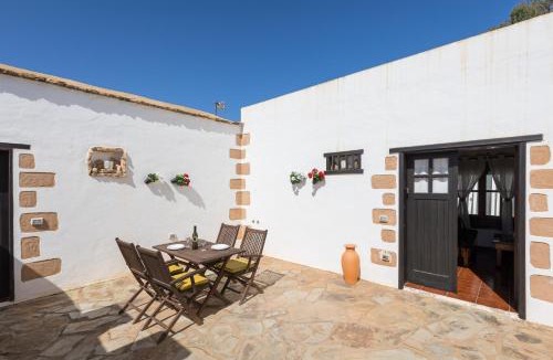 Triquivijate House | Home2Book La Molina B, Cozy Country House