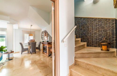 Gelves House | Casa Andaluza con piscina y jardín privado en Gelves a 15 minutos del centro de Sevilla