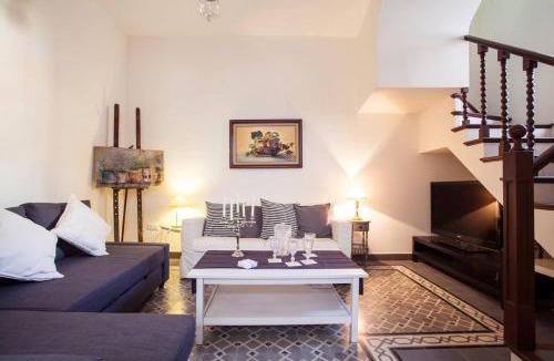 Santa Cruz Apartment | SevilleBnB Group- Angeles House, private terrace with Cathedral Views
