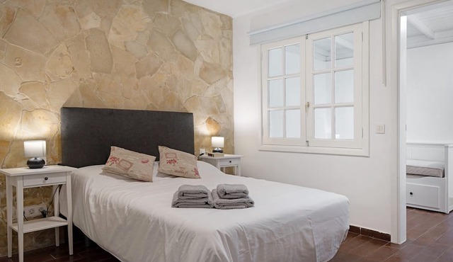 Holiday Apartment "White Sun' with Private Terrace & Wi-Fi