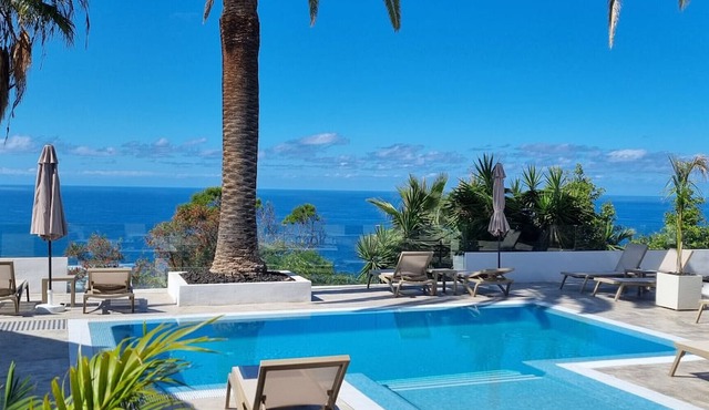 El BOLLULLO, vistas al mar y terraza privada