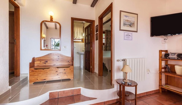 Holiday Apartment 'Casa Victor - Apartment 3' with Sea Views, Pool, and Wi-Fi