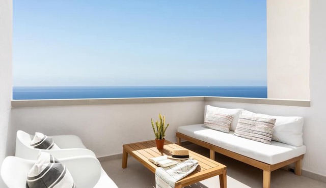 Brand new apartment, stunning sea views