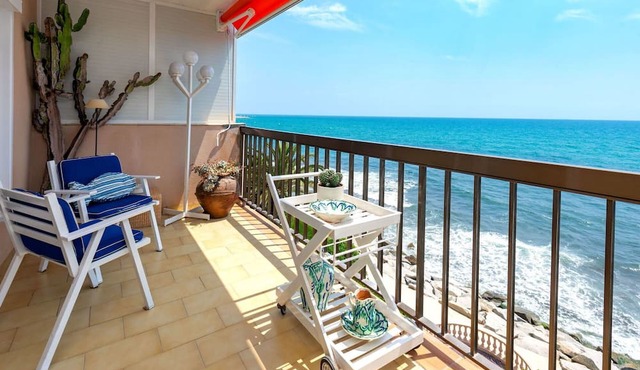 Cosy apartment for 6 people with pool, WIFI, TV and balcony
