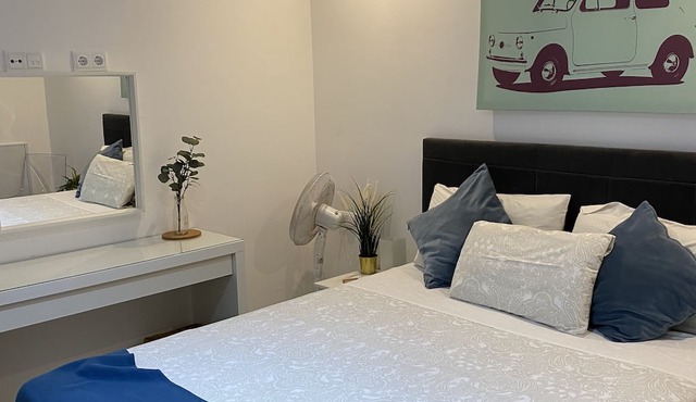 3 Bed 3 Bathroom new modern house with ocean views mins walk from restaurants.