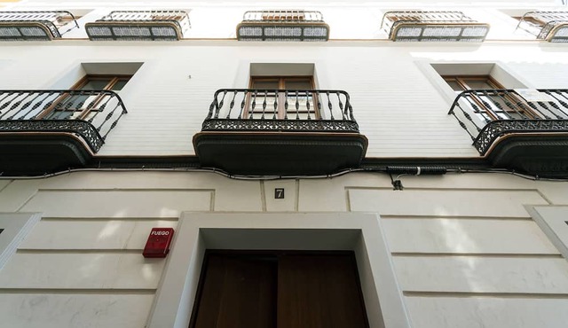 Angeles 1E. 2 bedrooms, 2 bathrooms next to the Cathedral