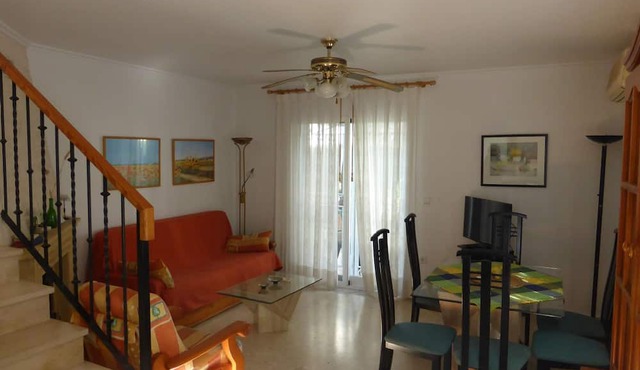Cozy house, right on the beach and on the golf course in a quiet urbanization