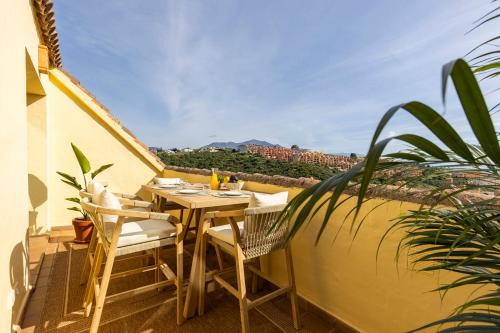 Cosy Sea View Flat with Terrace & Pool