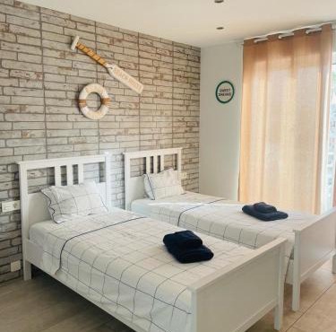 Studio with sea view Island Village